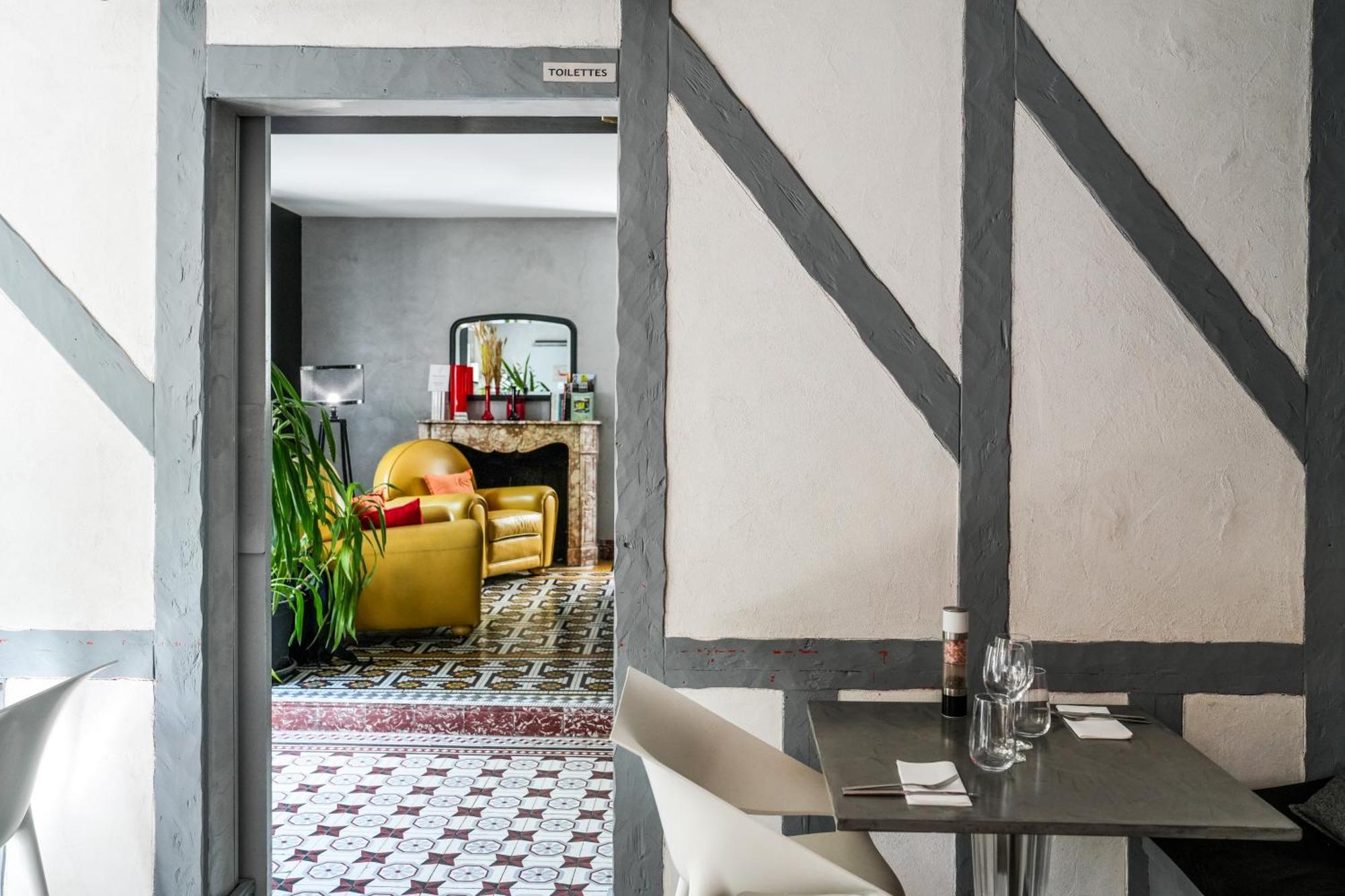 Logis Hotel & Restaurant Le Cadet De Gascogne Saint-Justin  Kültér fotó