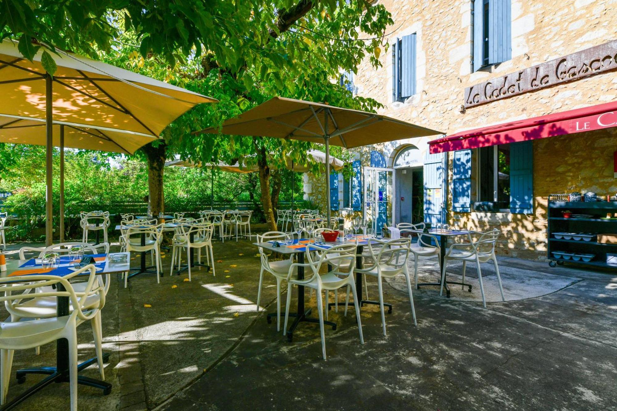 Logis Hotel & Restaurant Le Cadet De Gascogne Saint-Justin  Kültér fotó