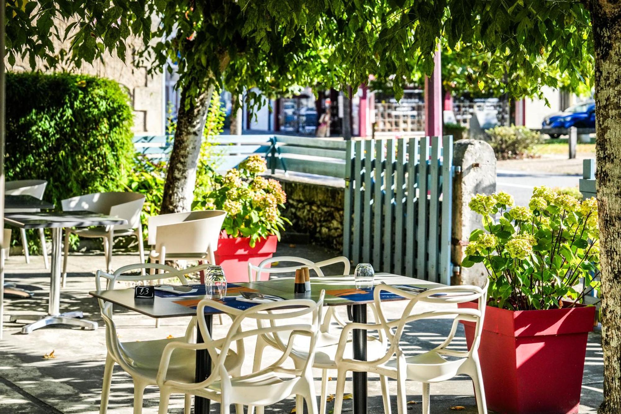 Logis Hotel & Restaurant Le Cadet De Gascogne Saint-Justin  Kültér fotó