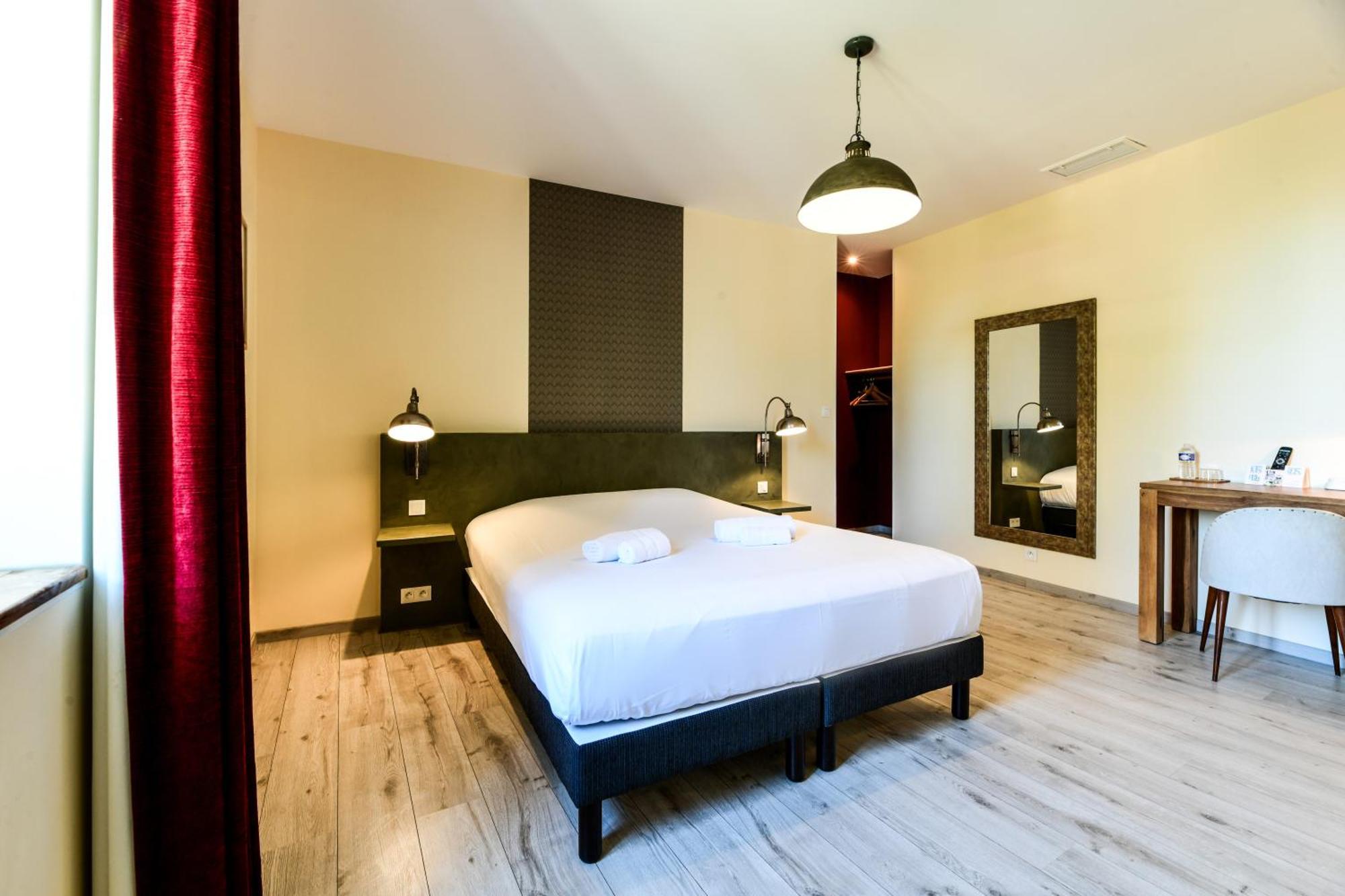 Logis Hotel & Restaurant Le Cadet De Gascogne Saint-Justin  Kültér fotó